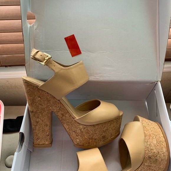 Sandals - Picture 2 of 3